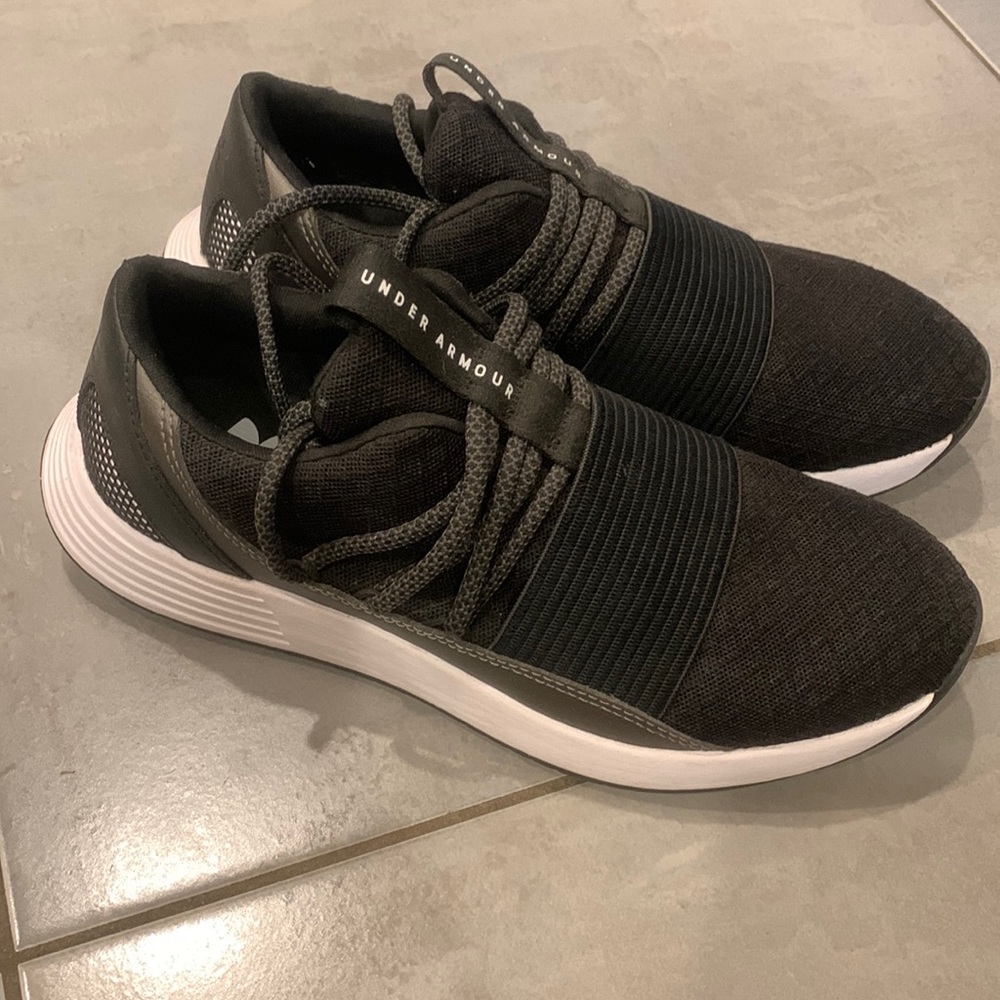 Under armor black sneakers never worn